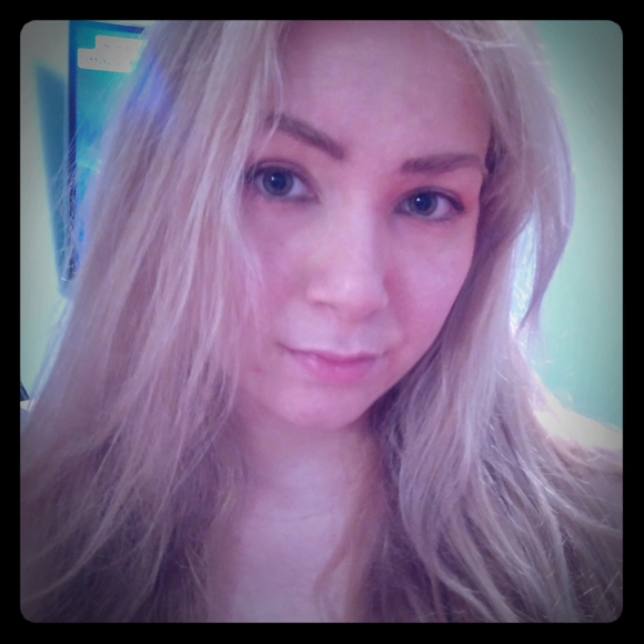 Meet your Posher, Caroline - Picture 1 of 1